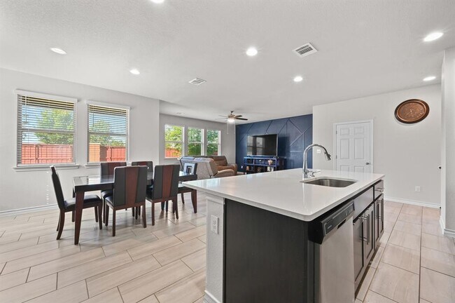 Building Photo - 294 Thornless Cir