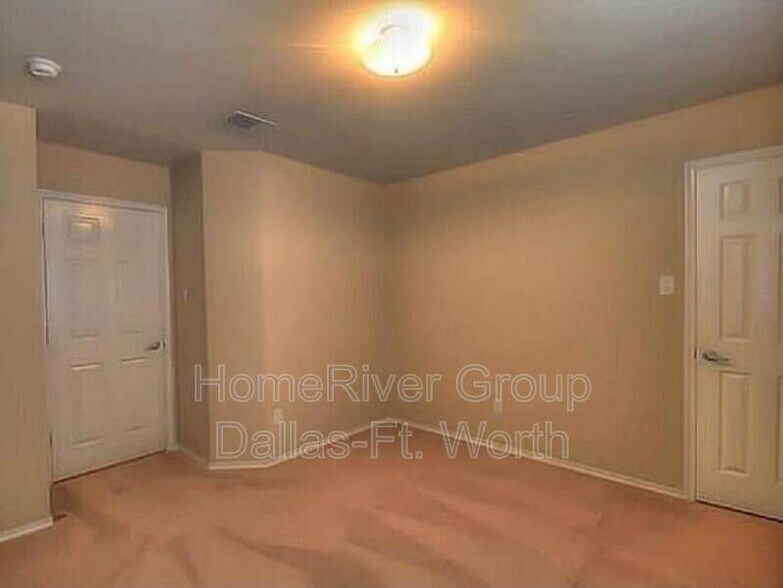 Building Photo - 9840 Old Field Dr