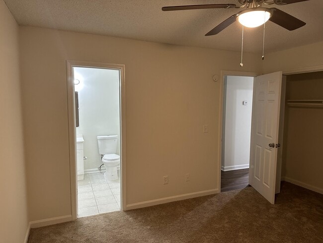 Building Photo - 4106 Hawthorne Cir