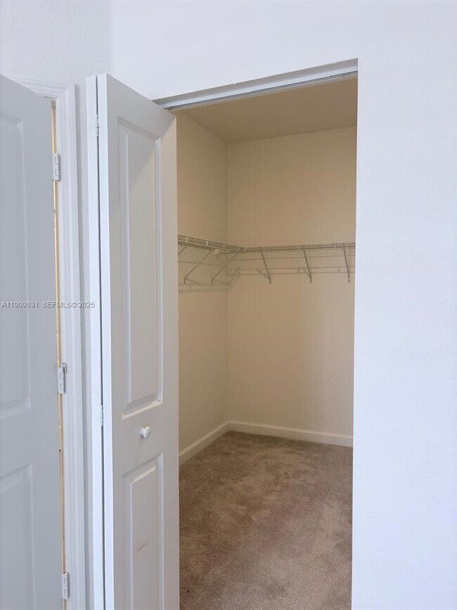 Building Photo - 2490 SE 29th St