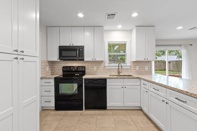 Building Photo - 10518 Mayfield Rd