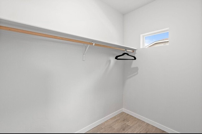 Building Photo - Boise 3 Bed 2.5 Bath 2 Car Garage Townhome AVAILABLE NOW!  $500 RENT CREDIT AT MOVE IN!