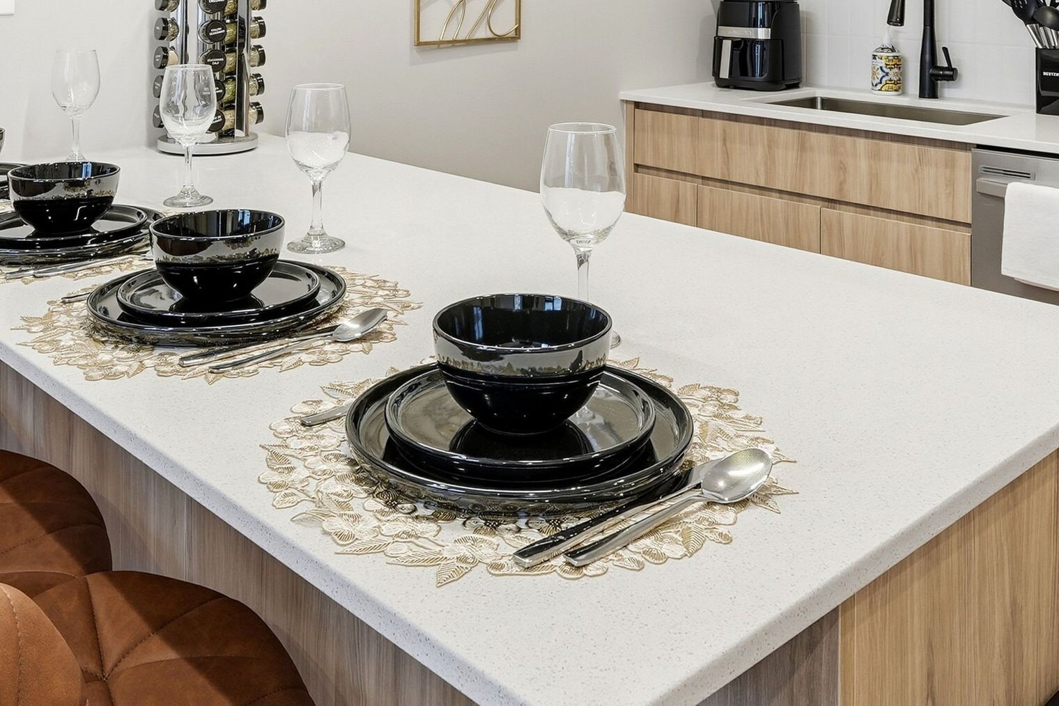 Building Photo - 6044 N Winthrop Ave