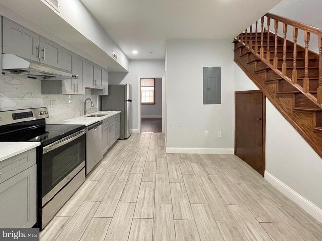 Primary Photo - 136 S 11th St