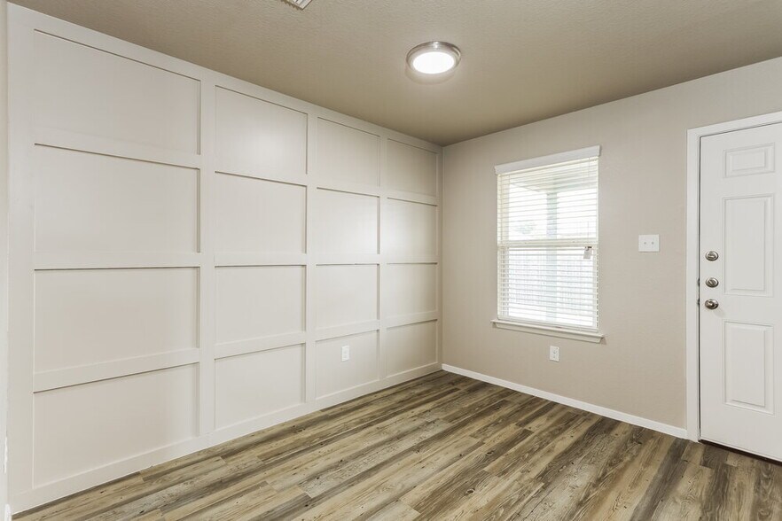 Building Photo - 3215 Pedernales Dr