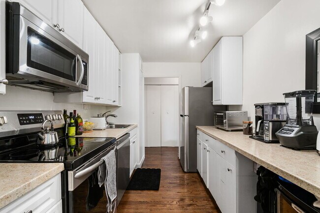 Building Photo - 1400 N State Pkwy