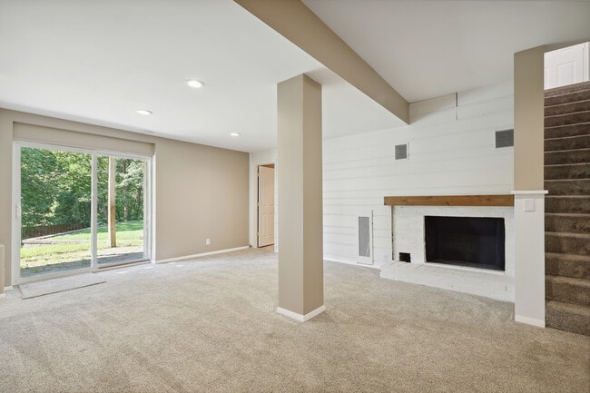 Building Photo - 10003 Crestridge Dr