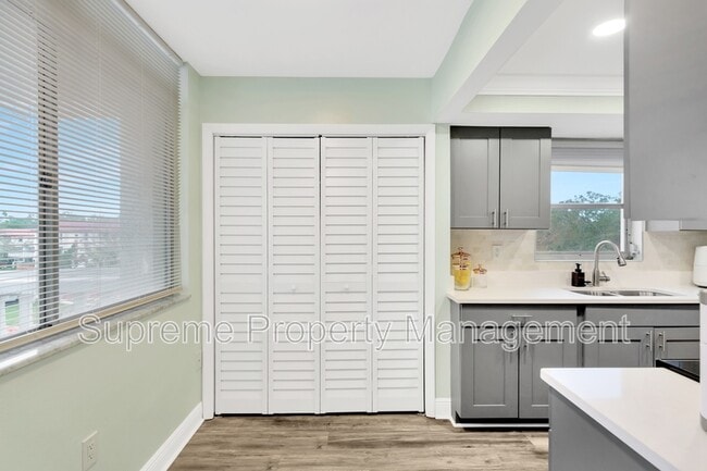 Building Photo - 1001 Pearce Dr