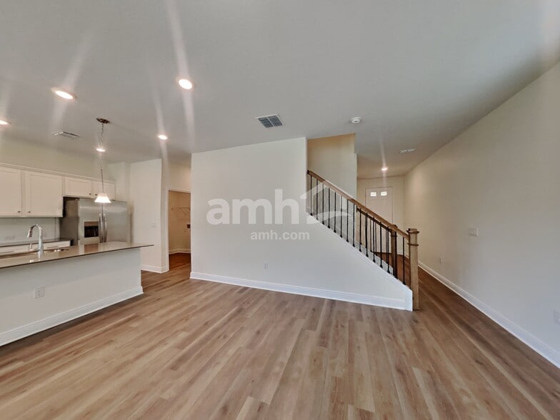 Building Photo - 27165 St Andrews Ave