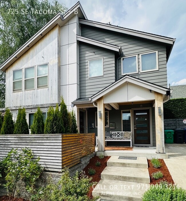 Building Photo - 725 SE Tacoma St