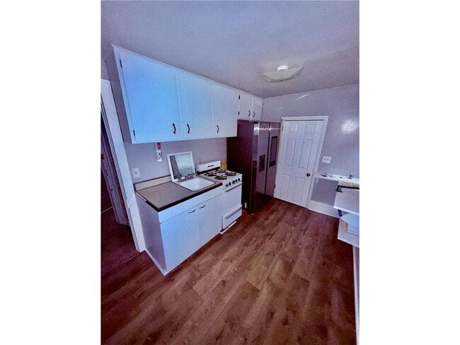 Building Photo - 20660 Holyoke Ave