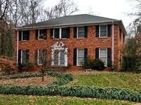 Building Photo - Live at the Center of Modern Conveniences ...