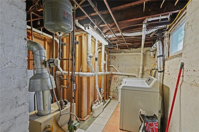 Building Photo - 67 Armington St