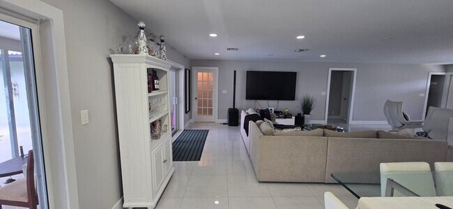 Building Photo - 288 NW 89th Ave