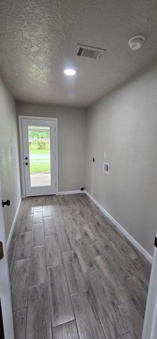 Building Photo - 204 Dogwood Ln