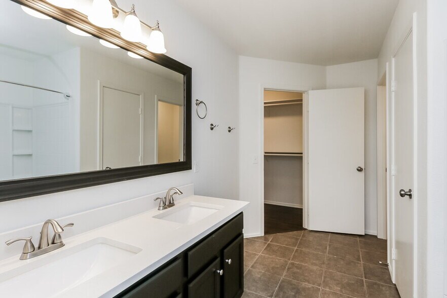 Building Photo - 1935 E Renegade Trail