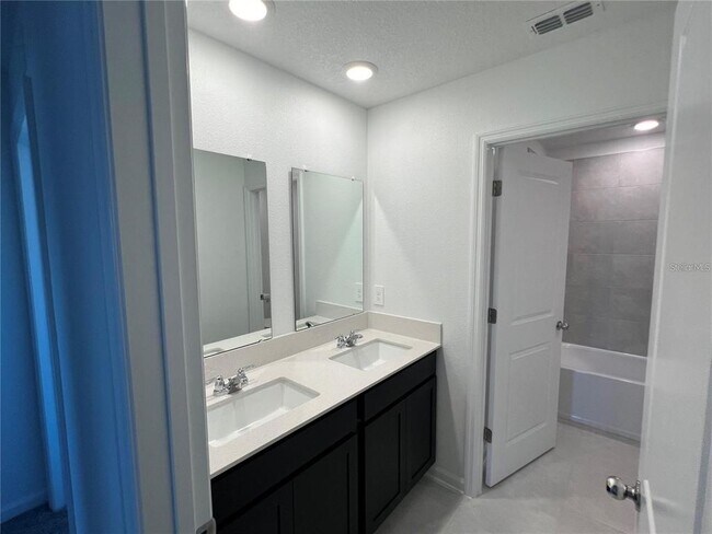 Building Photo - 1708 White Water Ct