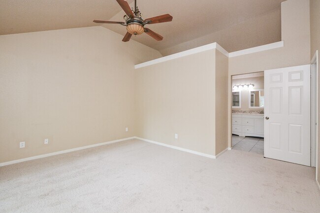 Building Photo - 10 Ridgecross Pl