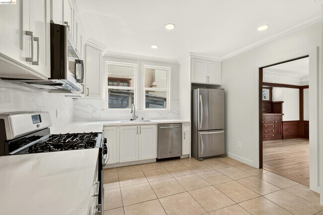 Building Photo - 846 Mandana Blvd