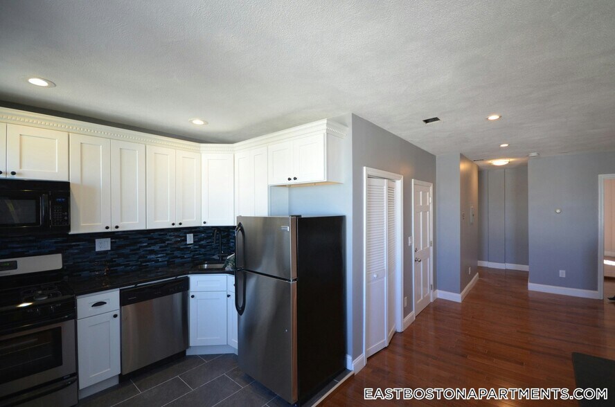 Building Photo - 349 Sumner St