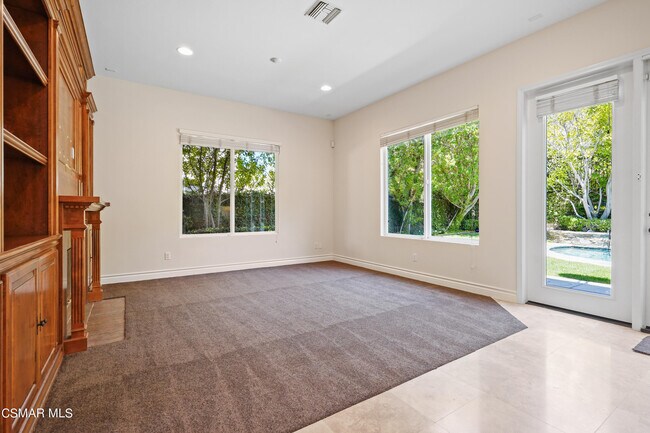 Building Photo - 6077 Mandeville Pl