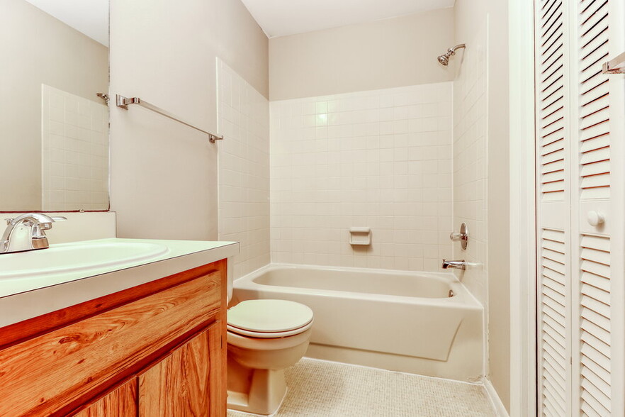 Building Photo - 8905 Bayaud Dr