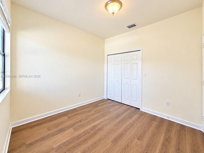 Building Photo - 3360 W 92nd Pl