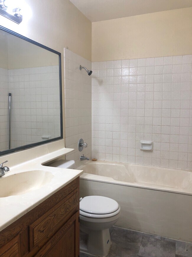 Building Photo - 823 Spyglass Ln