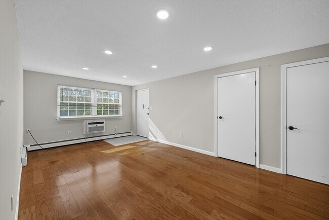 Building Photo - 10 Washington Park Dr