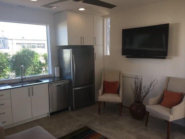 Building Photo - 5517 Avenue G