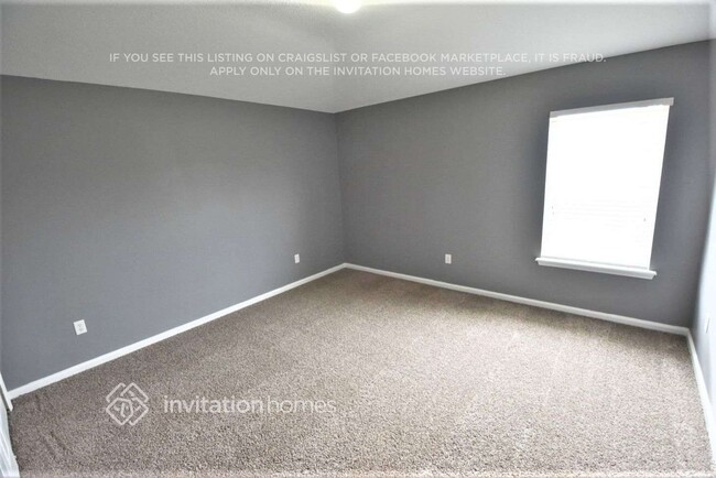 Building Photo - 2850 Woodstone Dr