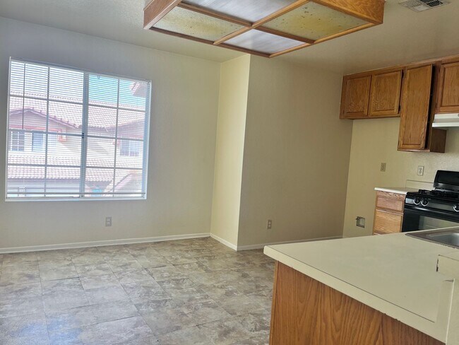 Building Photo - 3 Bedroom Condo in Mentone