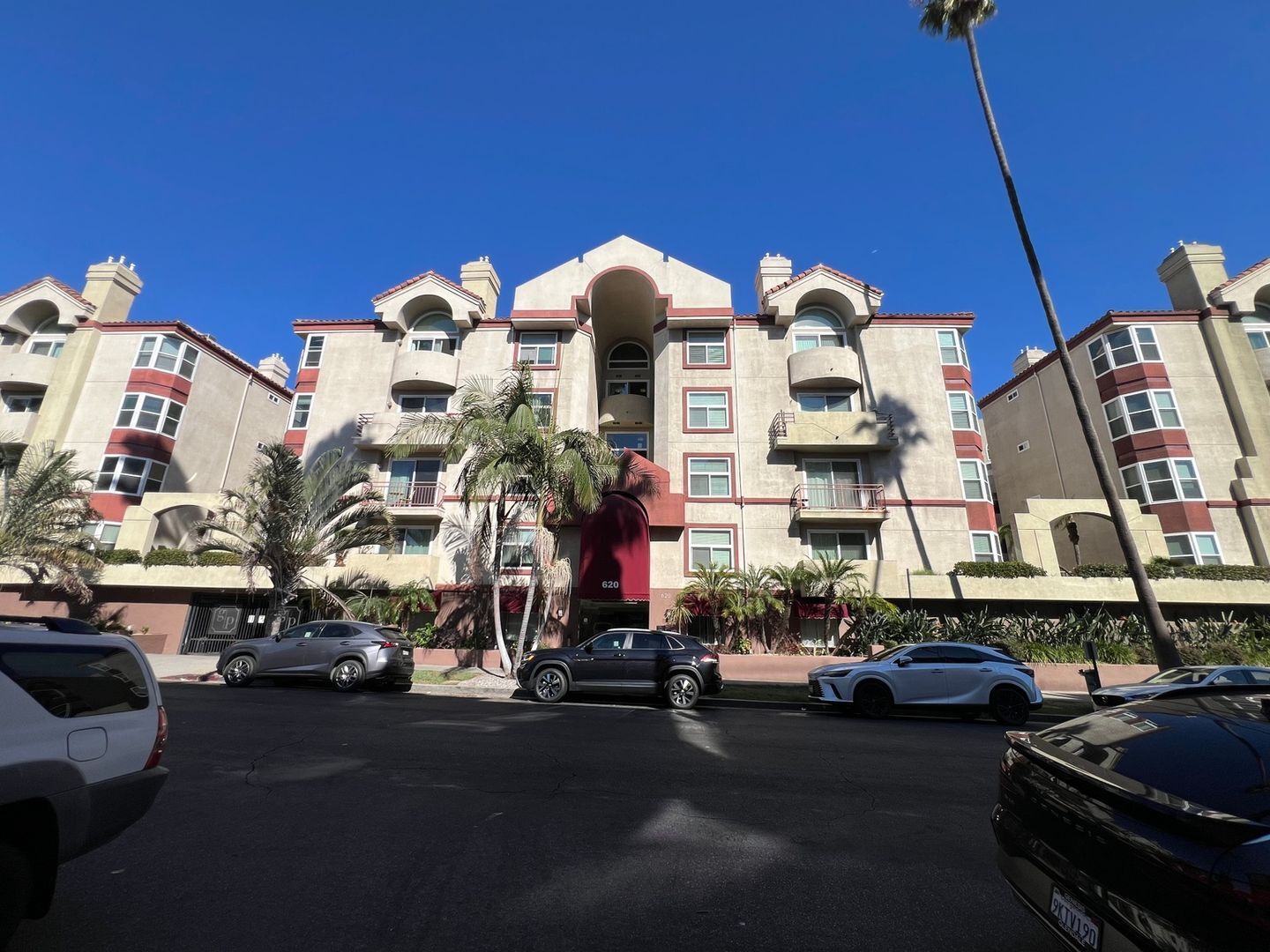 Building Photo - 620 S Gramercy Pl