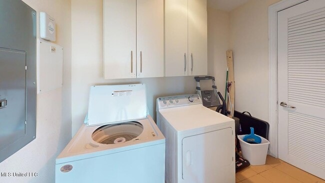 Building Photo - 2060 Beach Blvd