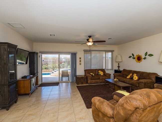 Building Photo - Furnished pool home for rent!