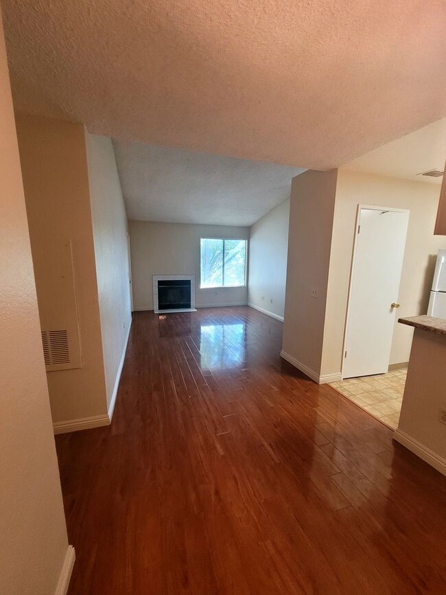 Building Photo - Condo on Madison Avenue. MOVE IN SPECIAL. 1 month free.