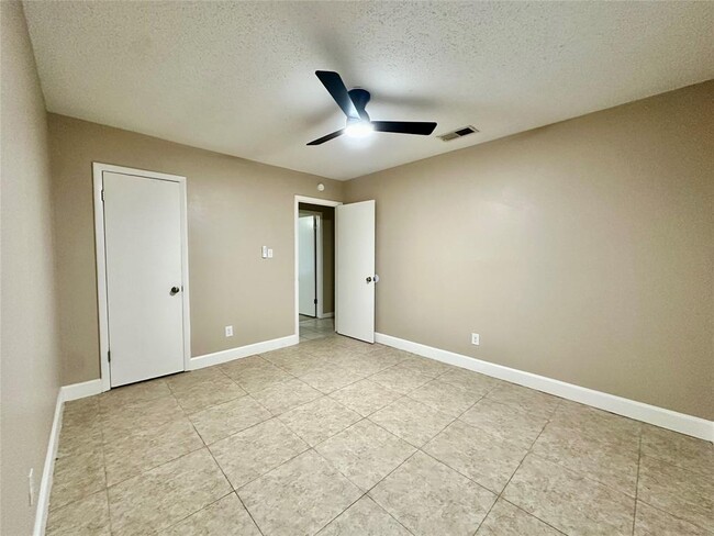 Building Photo - 1611 Onion Creek Village Dr