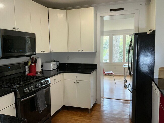 Building Photo - Fully remodeled 4BR 2.5BA colonial in 4 corners area of Silver Spring