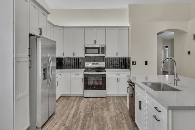 Building Photo - 3283 E Bonanza Rd