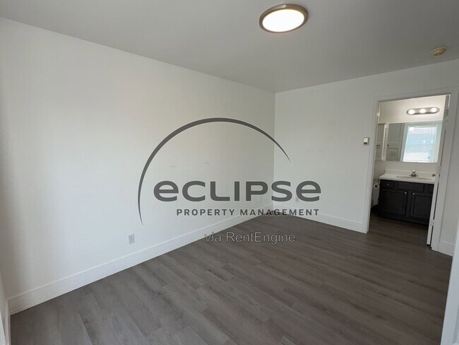 Building Photo - 560 Huntington Point Ln