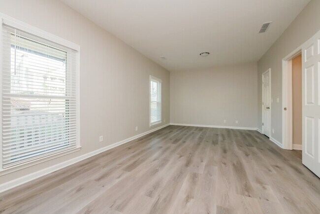 Building Photo - 79 High Point N