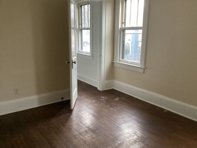 Building Photo - 5550 N 35th St