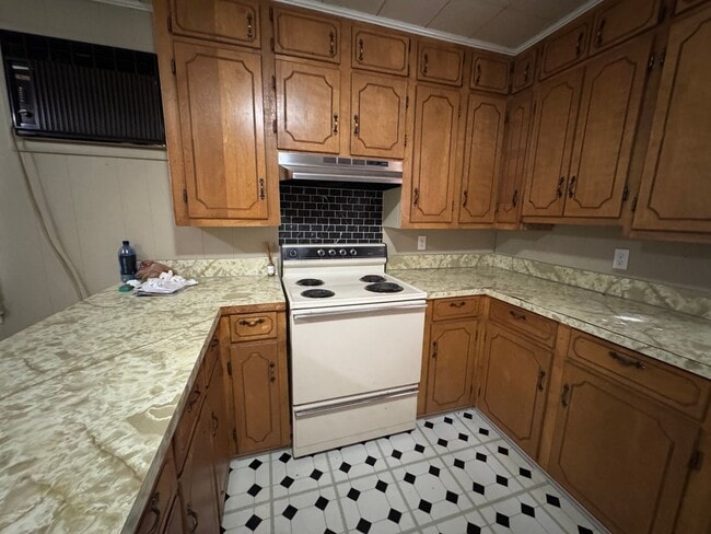 Building Photo - 2 Bedrooms- 1 Bathroom- House in Centre, AL!