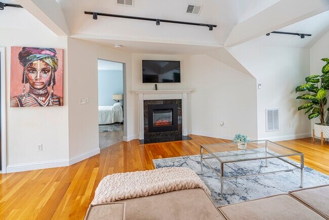 Building Photo - 1364 High St