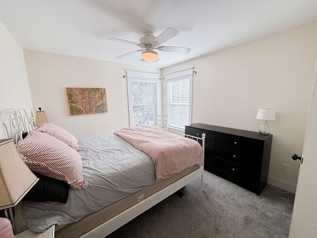 Building Photo - 1051 Phillips Park Dr