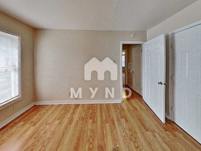 Building Photo - 211 Kerby St