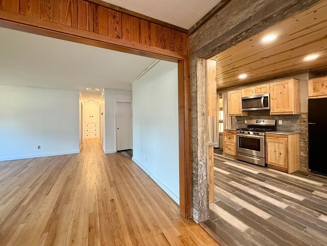 Building Photo - 6419 E Claytonia St
