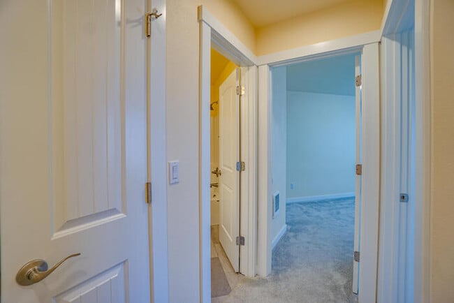 Building Photo - 11215 NE 23rd St