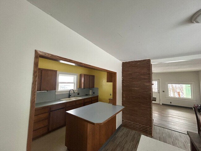 Building Photo - Charming 3 bed/1 bath country home on 5 acres with barn & small shop.