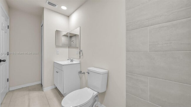 Building Photo - 1417 Academy Blvd